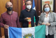 La alcaldesa recibe al corredor pinatarense Francisco Mariano Martínez